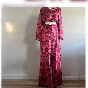 House Of Harlow , Pink floral 2 piece silk, Y2k Vintage Flare